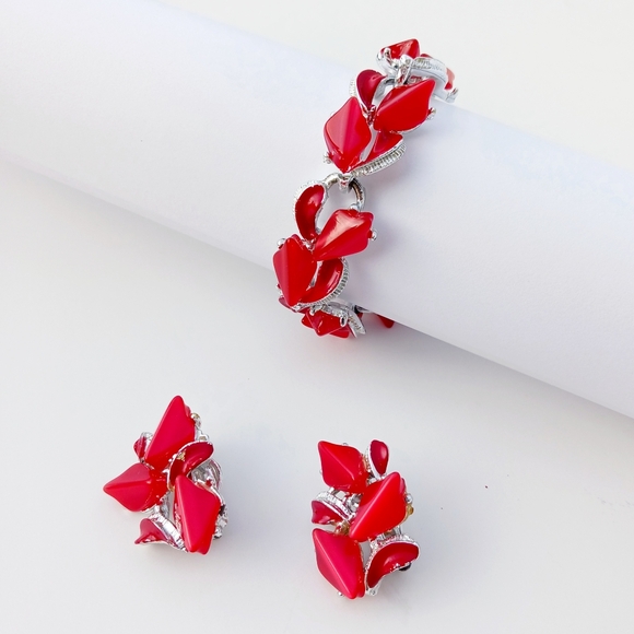 Vintage Red Moonglow Lucite Plastic Earring Bracelet Set Silvertone Clip-on - Picture 2 of 11
